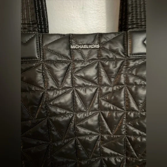 Michael Kors Winnie Quilted Nylon Black Large Tote 35TOUW4T3C - Picture 2 of 12
